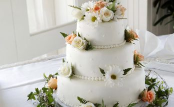 “Cake, Not Propaganda”: Wedding Guest Demands Bride Remove Or Label Her Cake