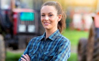 My Parents Demanded That I Get Married to Keep the Family Business, So I Chose a 'Fresh-off-the-Farm' Girl to Spite Them