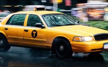 I Fell Asleep in the Back Seat of a Taxi on Christmas Eve – When I Woke Up, I Was in the Garage of a Strange House