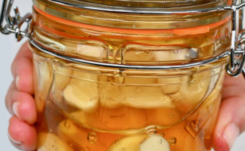 The Incredible Benefits of Garlic, Lemon, and Honey Infusion