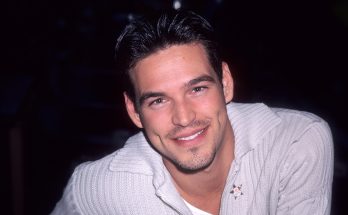 This '90s Heartthrob with Cute Dimples Stunned with Gray Hair & Beard - His Transformation Left Users in Awe