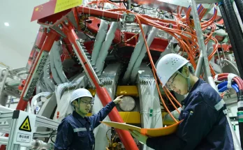 China just set a new world record after their artificial sun sustained 100,000,000 degrees of heat on earth for 17 minutes