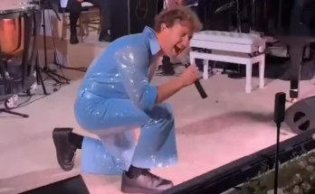 People can't believe footage showing Mark Zuckerberg singing in a blue jumpsuit 'is not AI'