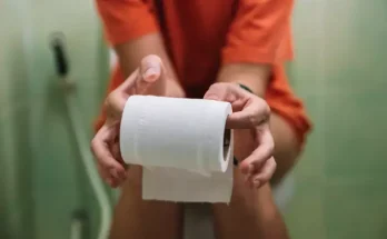 Doctor issues stark warning about peeing incorrectly and explains why it could cause big health issues